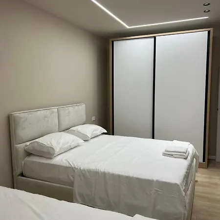 Modern Deluxe Diar